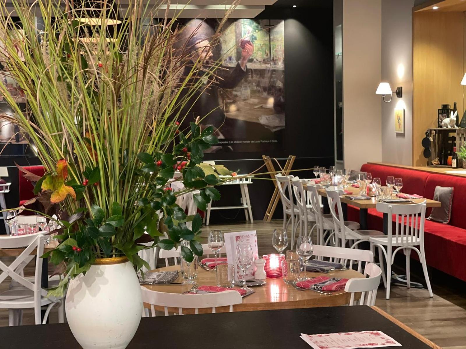 Le Comptoir Du Voyageur Aparthotel Arbois Ngoại thất bức ảnh
